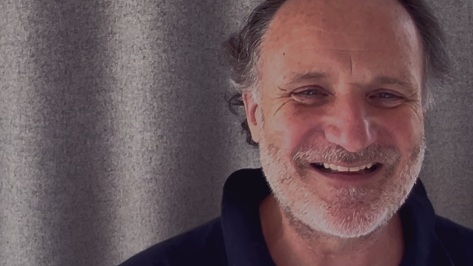 Vignette de la vidéo "Etendre et renforcer nos partenariats", bouton lecture au centre.